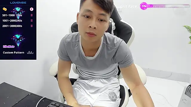 Show modela Naughty___asian na web-kameri