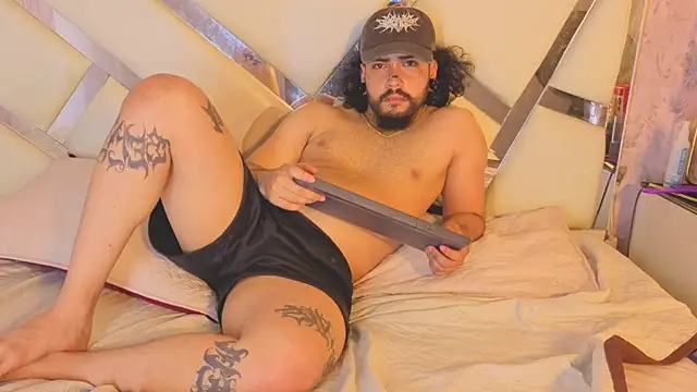 Benny_and_Mark's Live XXX Chat