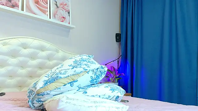 LadySweetWife live XXX chat