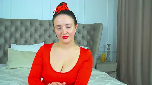 ElinaBellucci 即時 XXX 聊天