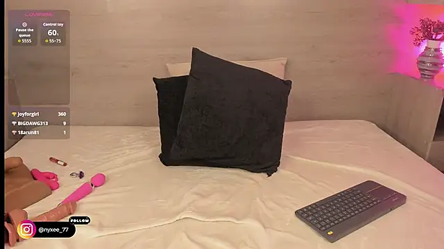 Chatroom XXX en direct de Nyxee_