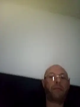 Guitccch: διαδικτυακό σόου στην κάμερα