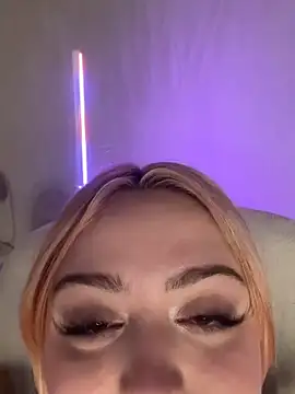 KellyMoors Adlı Modelin Canlı XXX Sohbeti