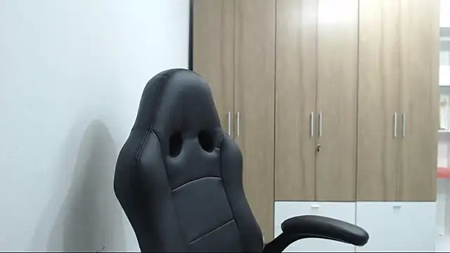 Chatroom XXX en direct de RoxanaLove9