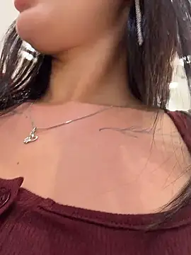 MiraReach live XXX chat