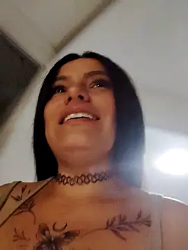 Chatroom XXX en direct de KiiraMonroe