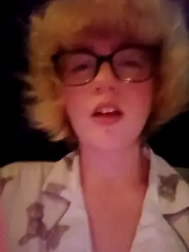 mcjbgfhgjhiiilllufjyf: διαδικτυακό σόου στην κάμερα