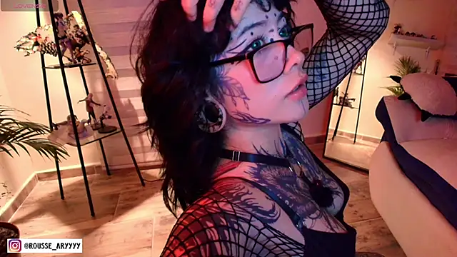 AryRousseのライブXXXチャット