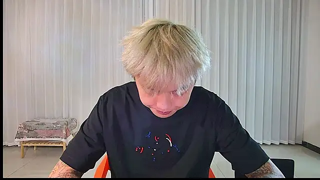 Zhuguli-001 在線直播表演