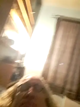 ChrisMtl83 Show in webcam