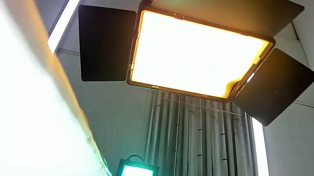 Aisha_hotts777 现场XXX聊天