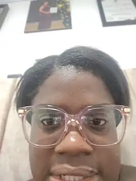 YourLiaa_ Show in webcam