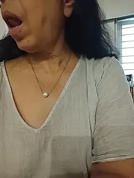 NakedMILFx's Live XXX Chat