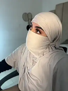 Pokazy przed kamerką – rashaaa_