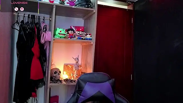 aradia_66 Adlı Modelin Canlı XXX Sohbeti