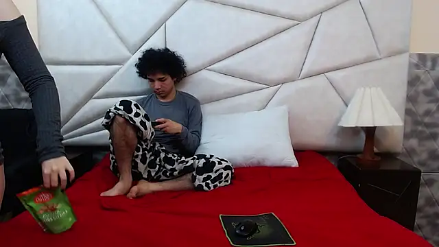 Show modela Nyx_and_Arian na web-kameri