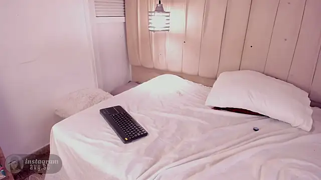 avy_st élő XXX-chatje