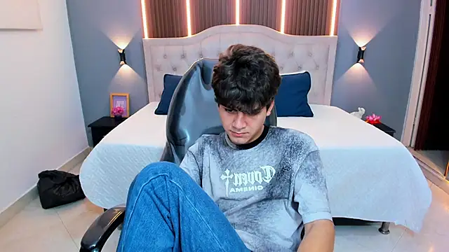 Chat XXX en directo de Tommy18__