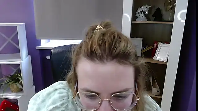 Zoey_Erotic Adlı Modelin Canlı XXX Sohbeti