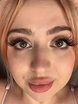 KellyMoors Chat XXX live