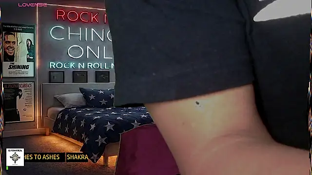 Show modela chino_roz na web-kameri