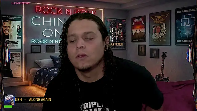 chino_roz Show in webcam