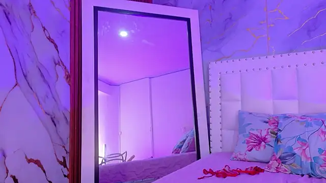 kinkylittlegirll's Live XXX Chat