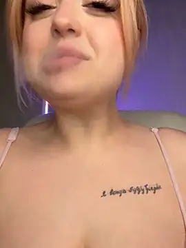 KellyMoors' Live XXX Chat