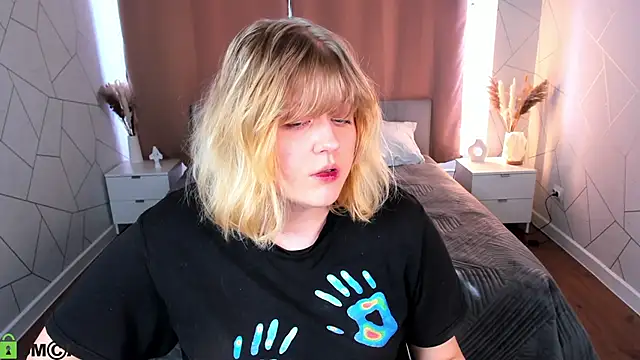 luna_c0ra: απευθείας συνομιλία ΧΧΧ