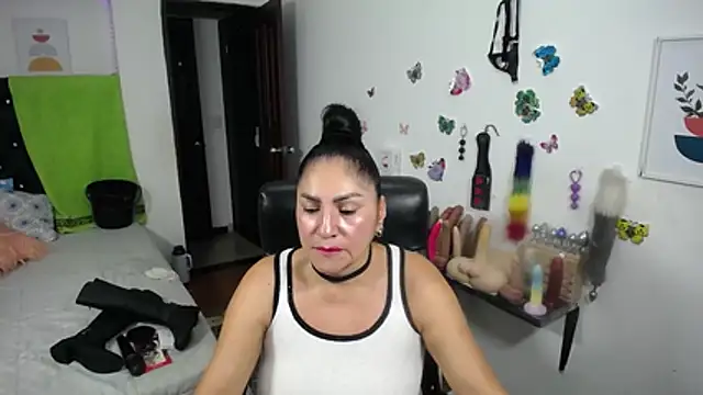 mature_bigboobs10 Adlı Modelin Canlı XXX Sohbeti