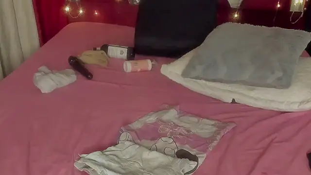 แชท XXX สดของ MicaelaHot_