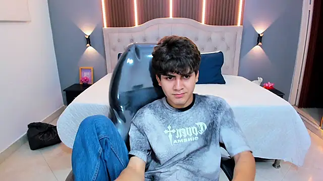 Tommy18__ live XXX chat