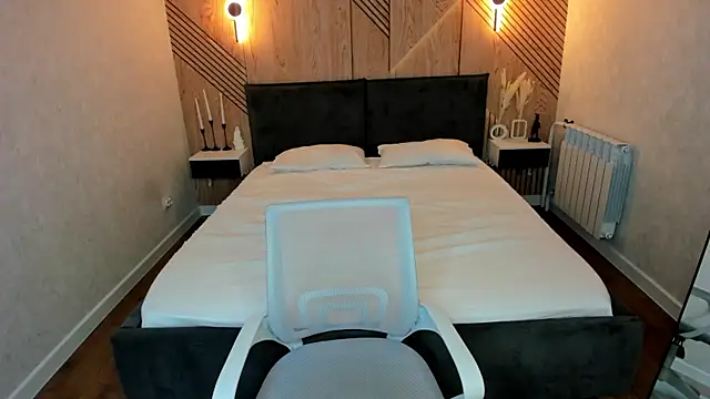 Crystal-Lacen Live XXX chat