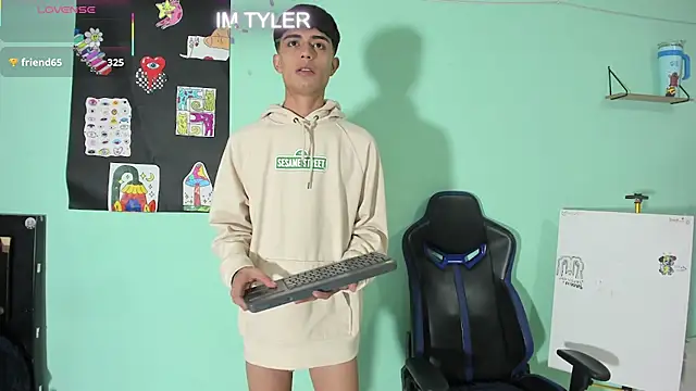 TYLERhHOT2005's Webcam Show