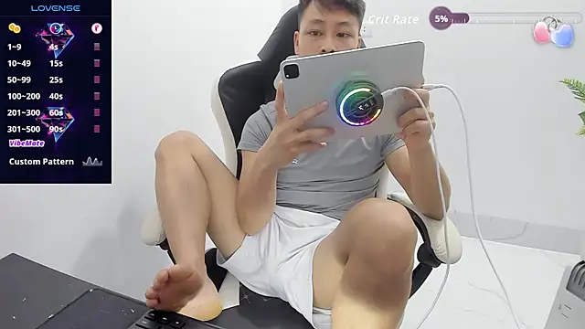 Pokazy przed kamerką – Naughty___asian