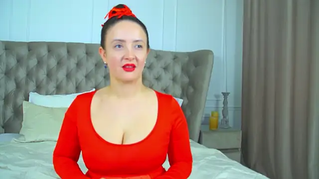 ElinaBellucci Chat XXX in diretta