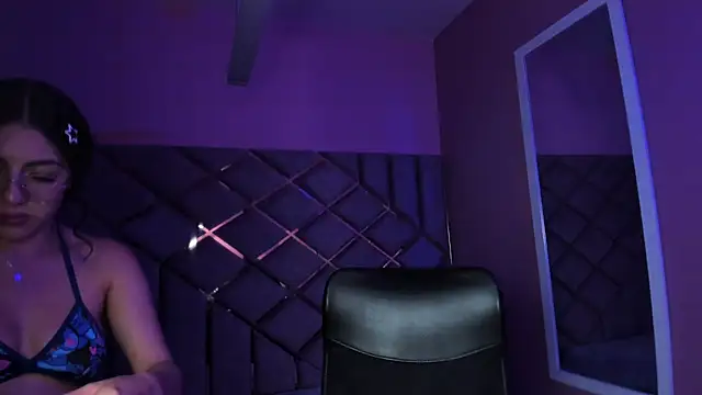 دردشة Poly_Sasha_ الجنسية المباشرة