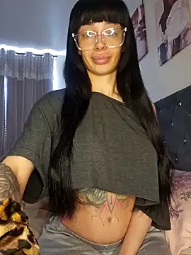 LucyMiaxのライブXXXチャット