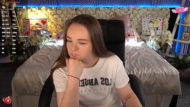 FoxyShy's Live XXX Chat