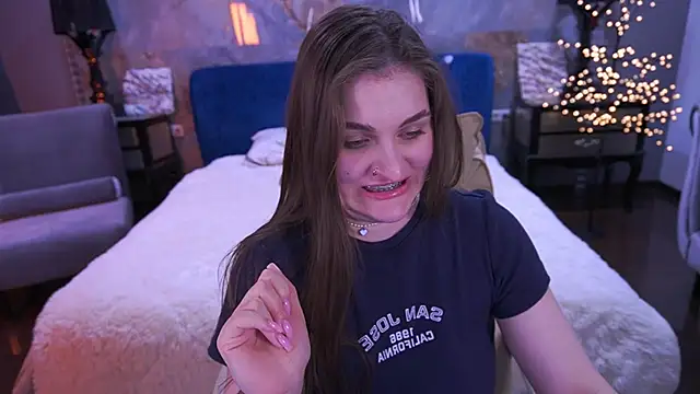 EmmyCharmm Adlı Modelin Canlı XXX Sohbeti