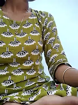 Show modela Karishma_88 na web-kameri