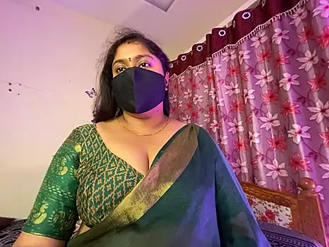 LouleyRanii Adlı Modelin Web Kamerası Şovu