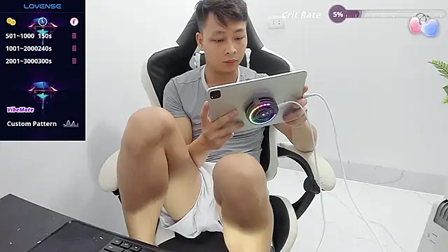 Naughty___asian 在線直播表演