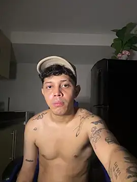 Онлайн чат XXX tonysexyboy