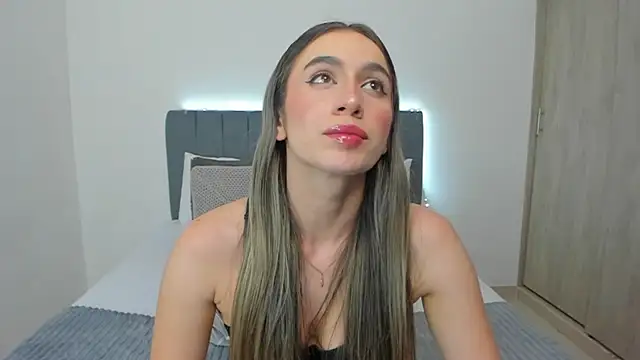 im_sarah34 élő XXX-chatje