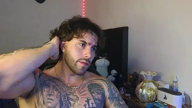 Ades_Lowe 现场XXX聊天