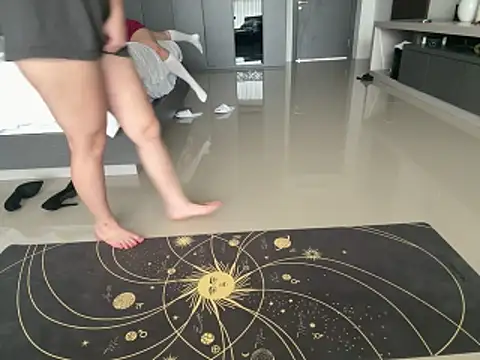 Nura_n_Sarah: διαδικτυακό σόου στην κάμερα