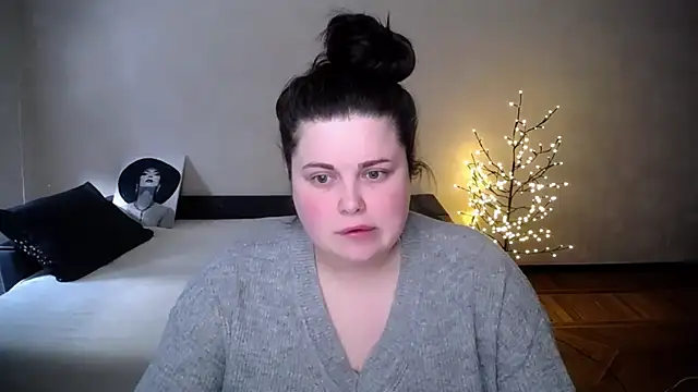 Emily_Mo 即時 XXX 聊天