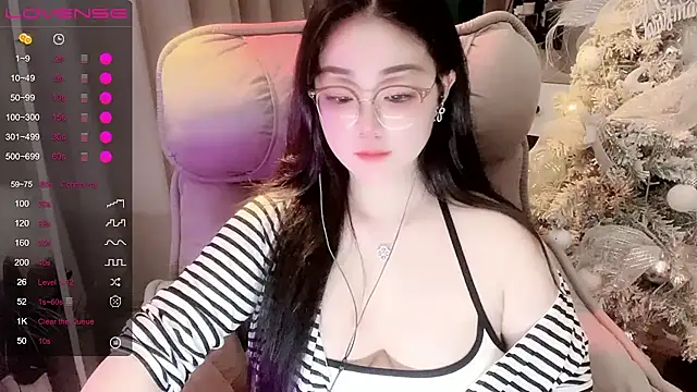 Pokazy przed kamerką – Monica-666888-