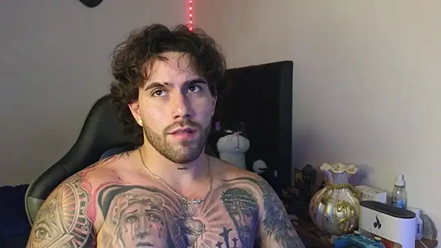 Ades_Lowe Pertunjukan Webcam